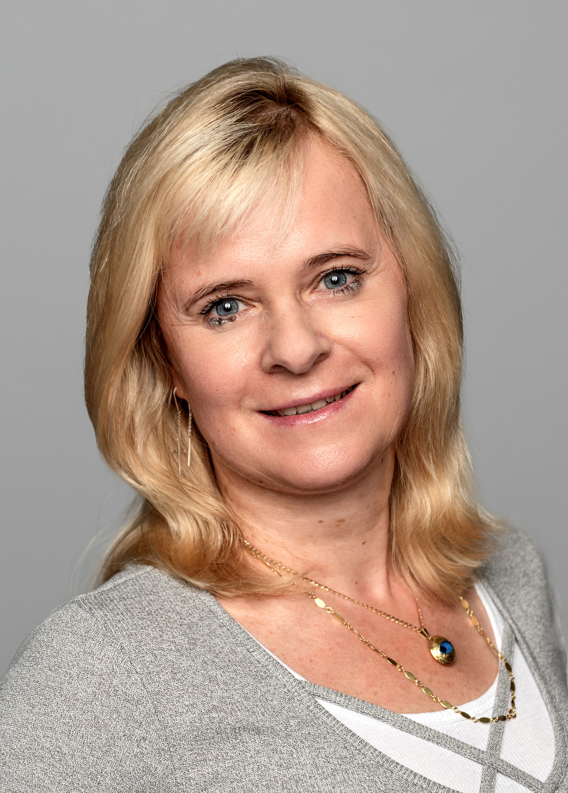 13. PaedDr. Magda Kumprechtov� MBA - �editelka �koly