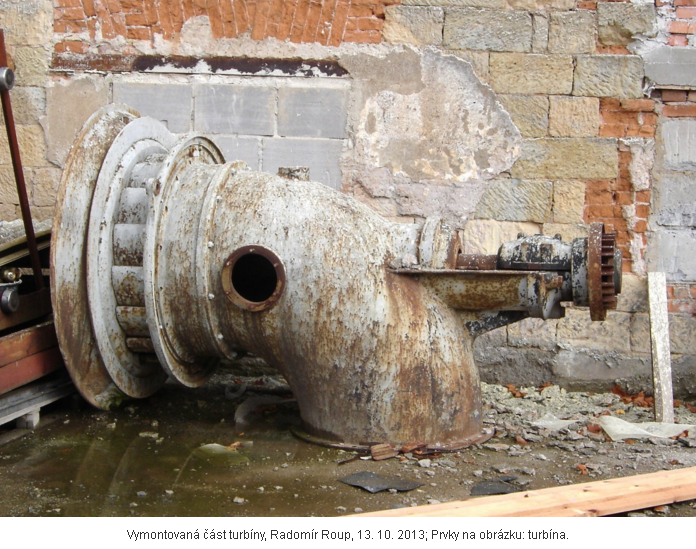 Vymontovan� ��st turb�ny, Radom�r Roup, 13. 10. 2013; Prvky na obr�zku -turb�na.