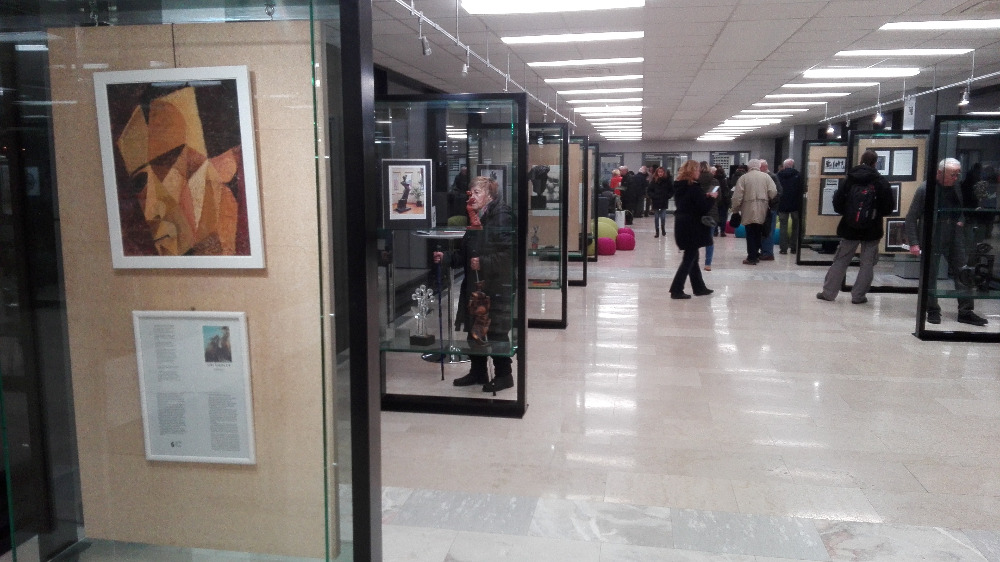 Vernis� v�stavy �Stipendist� 1968�, kter� se konala 6. ledna 2020 na Farmaceutick� fakult� UK v Hradci Kr�lov� v Galerii Na most�.