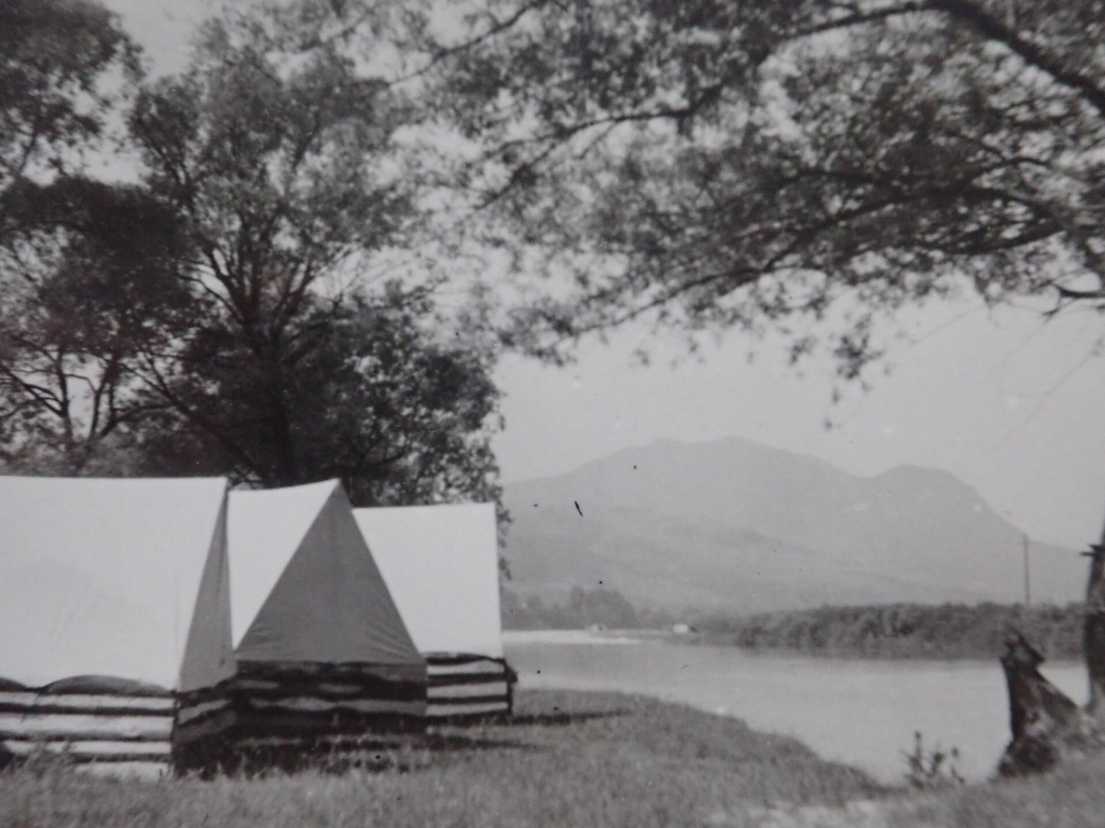 V takov�m kr�sn�m prost�ed� t�bo�il n� 5. odd�l v roce 1947 u Doln�ho Kub�na na Slovensku