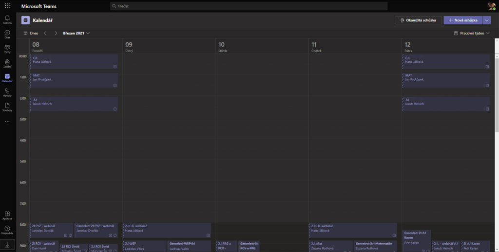 Z d�vod� zasp�v�n� ��k� na hodiny z�kladn�ch p�edm�t� se �kola rozhodla p�edm�ty: �esk� Jazyk, Matematiku a Anglick� Jazyk p�esunout na no�n� hodiny za��naj�c� od odbit� dvan�ct� hodiny.